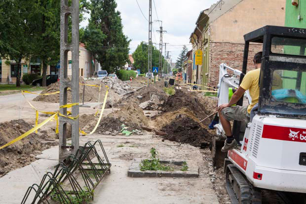 Túrás a Kossuth utcán