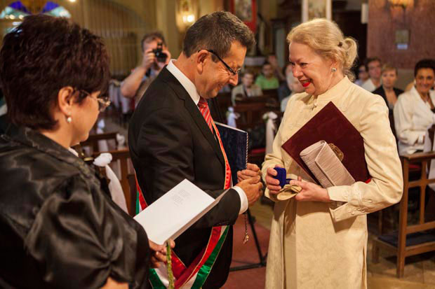 Sterrenberg-Nagy Hannelore átveszi magyar okmányait