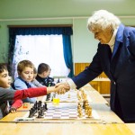 Farkas Csanád és Sinka Brigitta partinyitó kézfogása