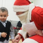 Megfiatalodva várta a Mikulást a baráti kör