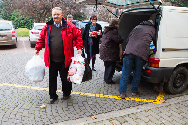 Földesi Zoltán, háttérben Czesznak János és Kozák Imréné