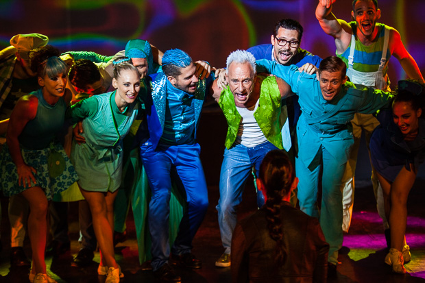 Szomor György és az ExperiDance táncosai