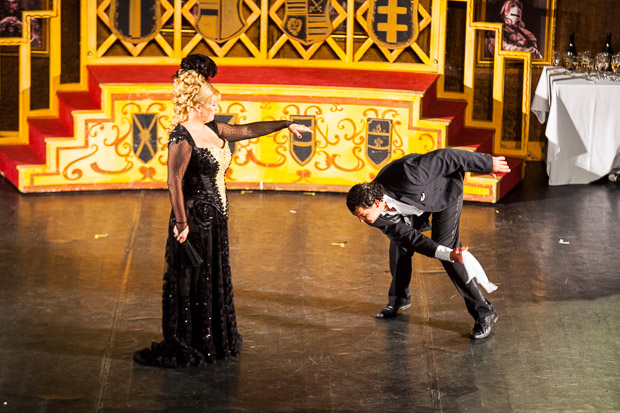 Sáfár Mónika (Glavari Hanna) és Egyházi Géza (gróf Danilovics Daniló)