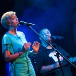 Szita Eszter és Unger Balázs és Unger Gergő a háttérben (Fotó: Babák Zoltán)