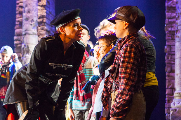 Dr. Dósa Zsuzsa az Egyenruhás szerepében