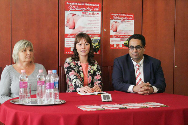 Gombár Györgyné, Mészárosné Sutyinszki Adrienn és dr. Abdulrahman Abdulrab Mohamed