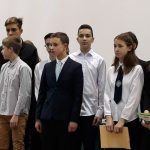 Szpisjak Bence (középen fehér ingben)