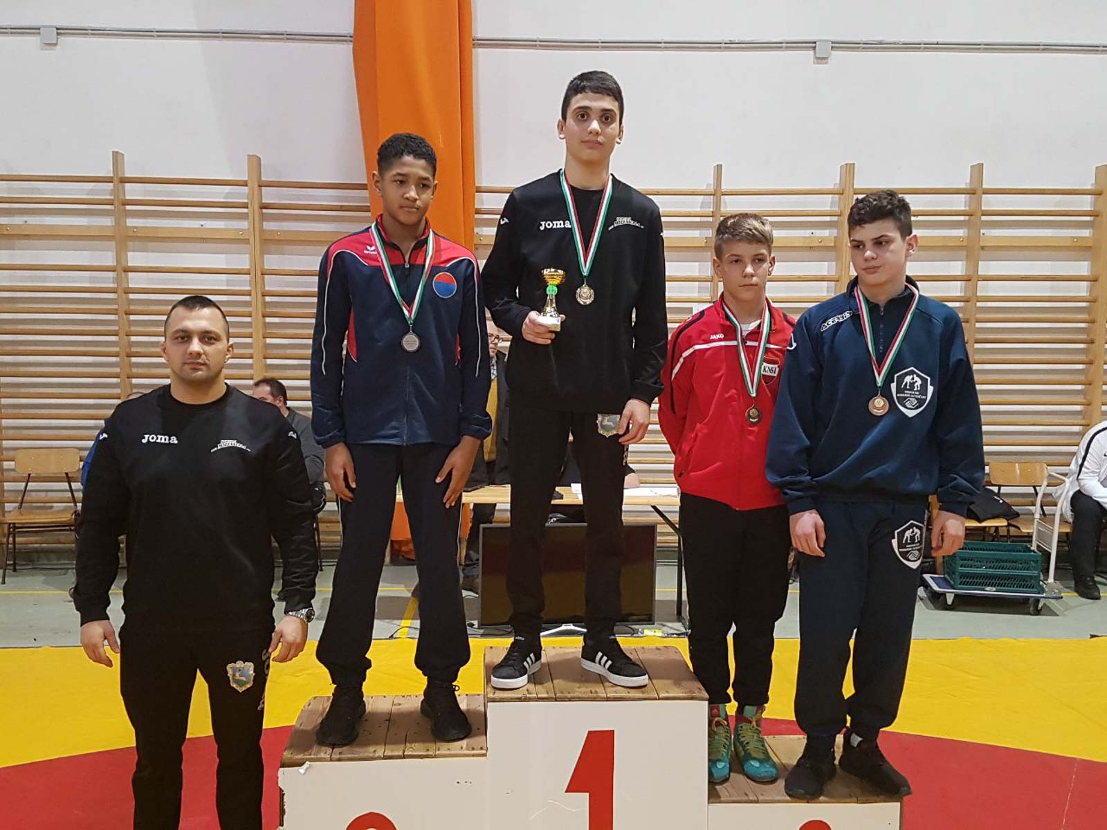 Sükösd Attila (b) és Tóth Patrik (a dobogó tetején)