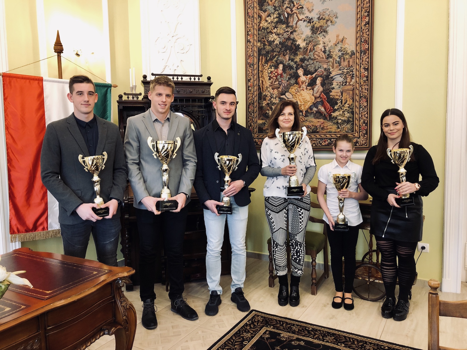 Nyerges Áron, Kós Benedek, Podani Milán, Nyergesné Janurik Éva (Nyerges Aliz édesanyja), Török Luca és Kovács Zsanett (Fotó: Babák Zoltán)