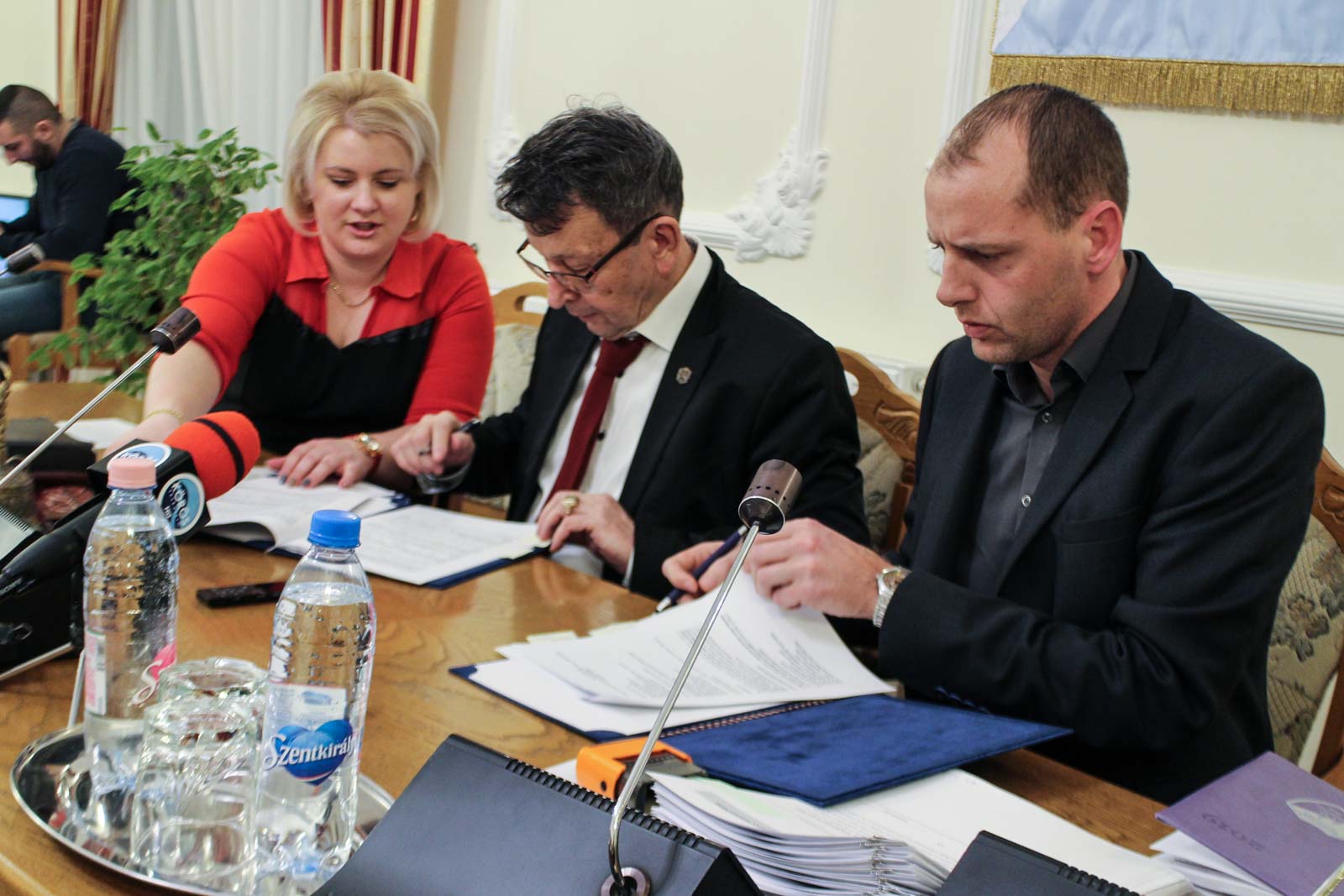 Babák Mihály (középen) és Ilyés Tamás (j)