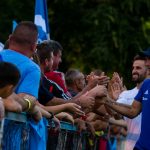 Pacsi a szurkolókkal, Bakró Géza (Fotó: Babák Zoltán)