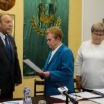 Molnár József polgármester leteszi esküjét (Fotó: Hegedűs Éva)