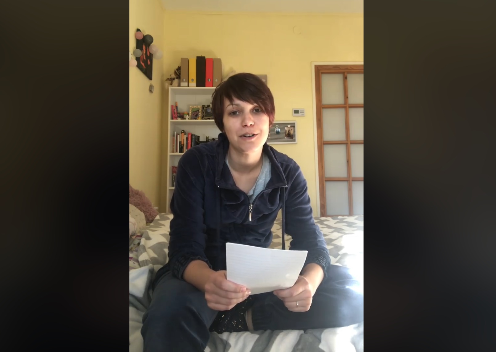 Rigler Renáta, a Cervinus Teátrum művésze Arany János Pázmán lovag című versét adta elő (Fotó: Cervinus Teátrum FB)