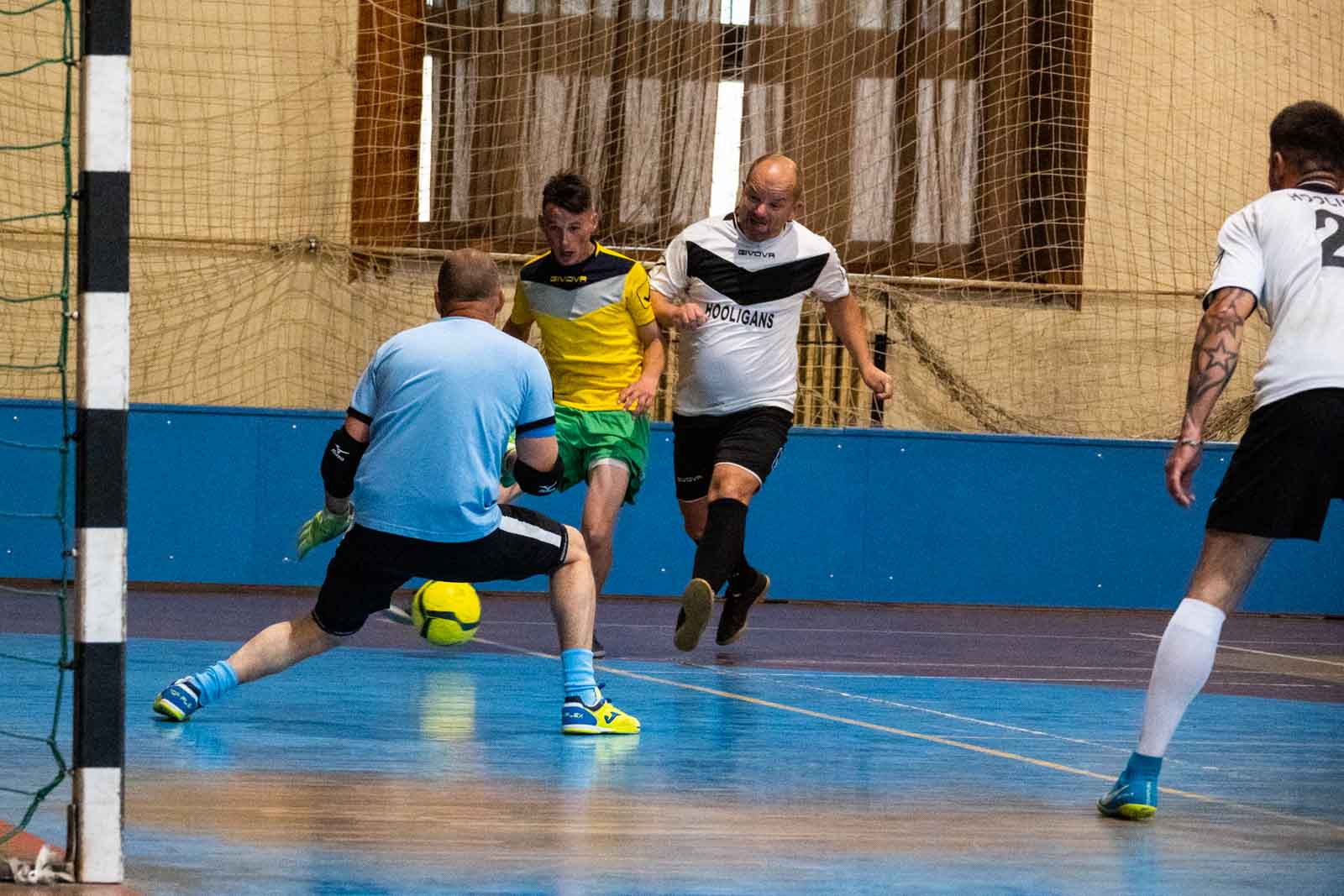 Dernovics (Liverpool) és Gunda (Hooligans), háttal Wéber (Hooligans) (Fotó: Babák Zoltán)