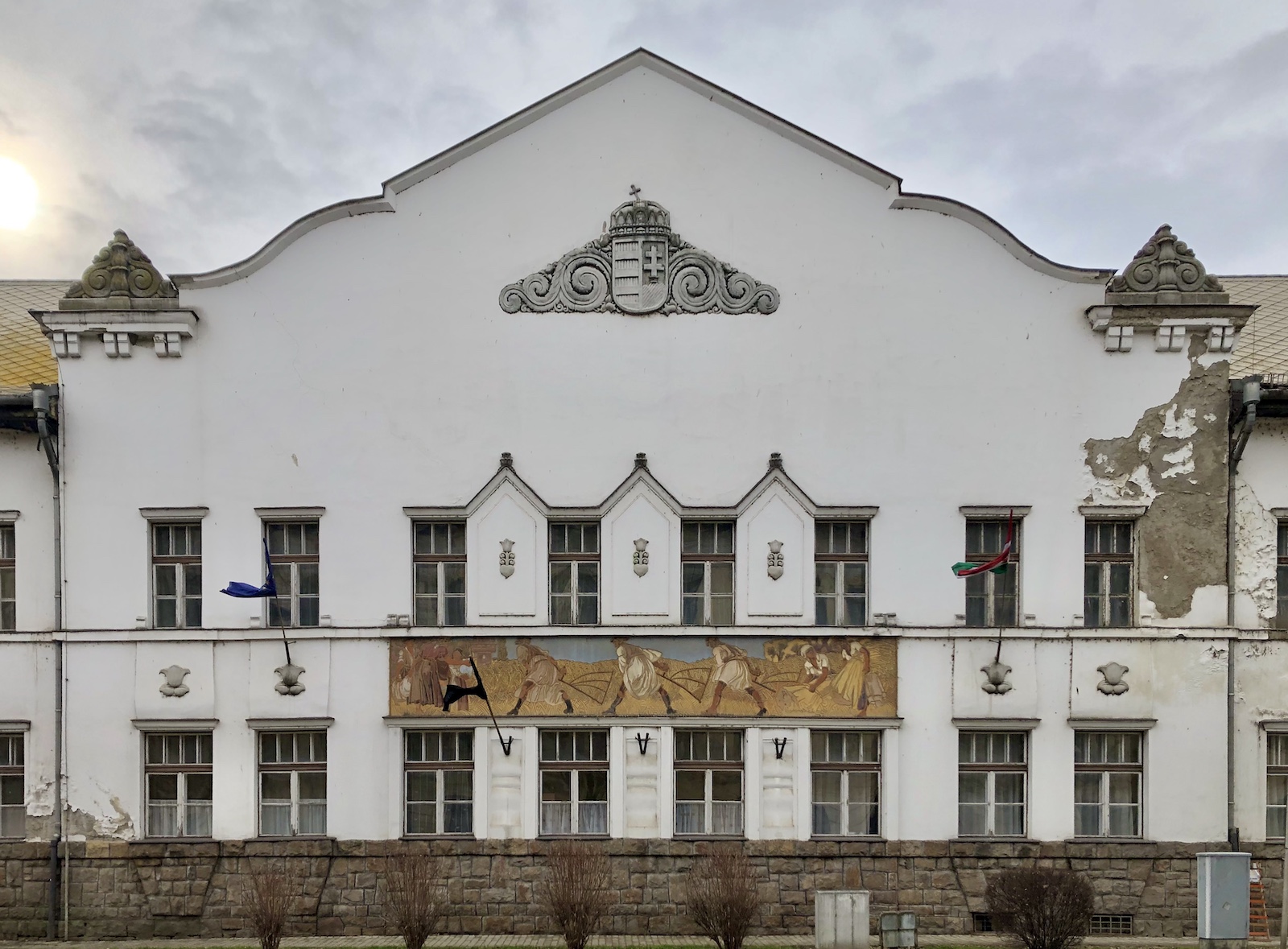 A SZIE Tessedik Campusának, az egykori mezőgazdasági főiskolának a homlokzata (Fotó: Babák Zoltán)