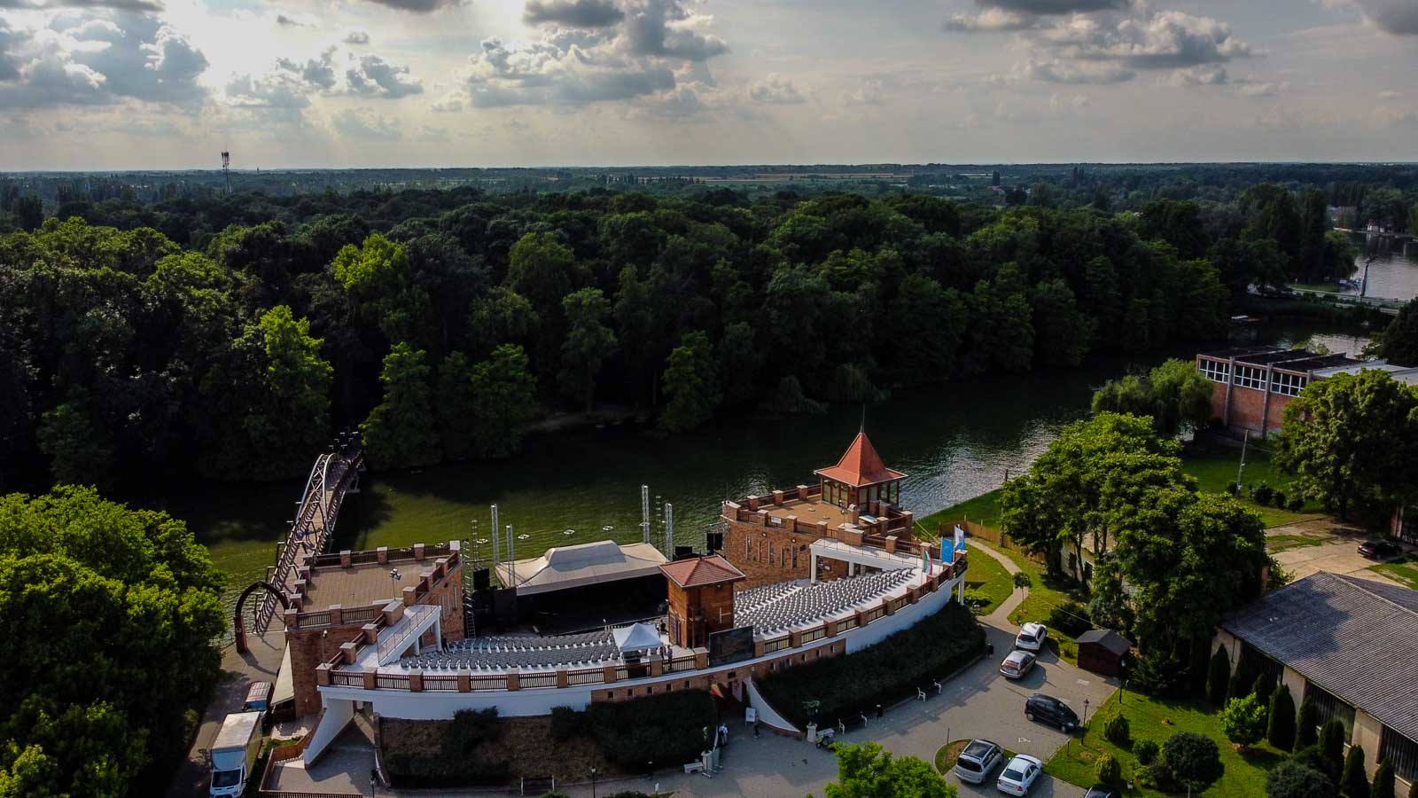 Készülődés nyitógálára a Szarvasi Vízi Színházban (Fotó: Babák Zoltán)