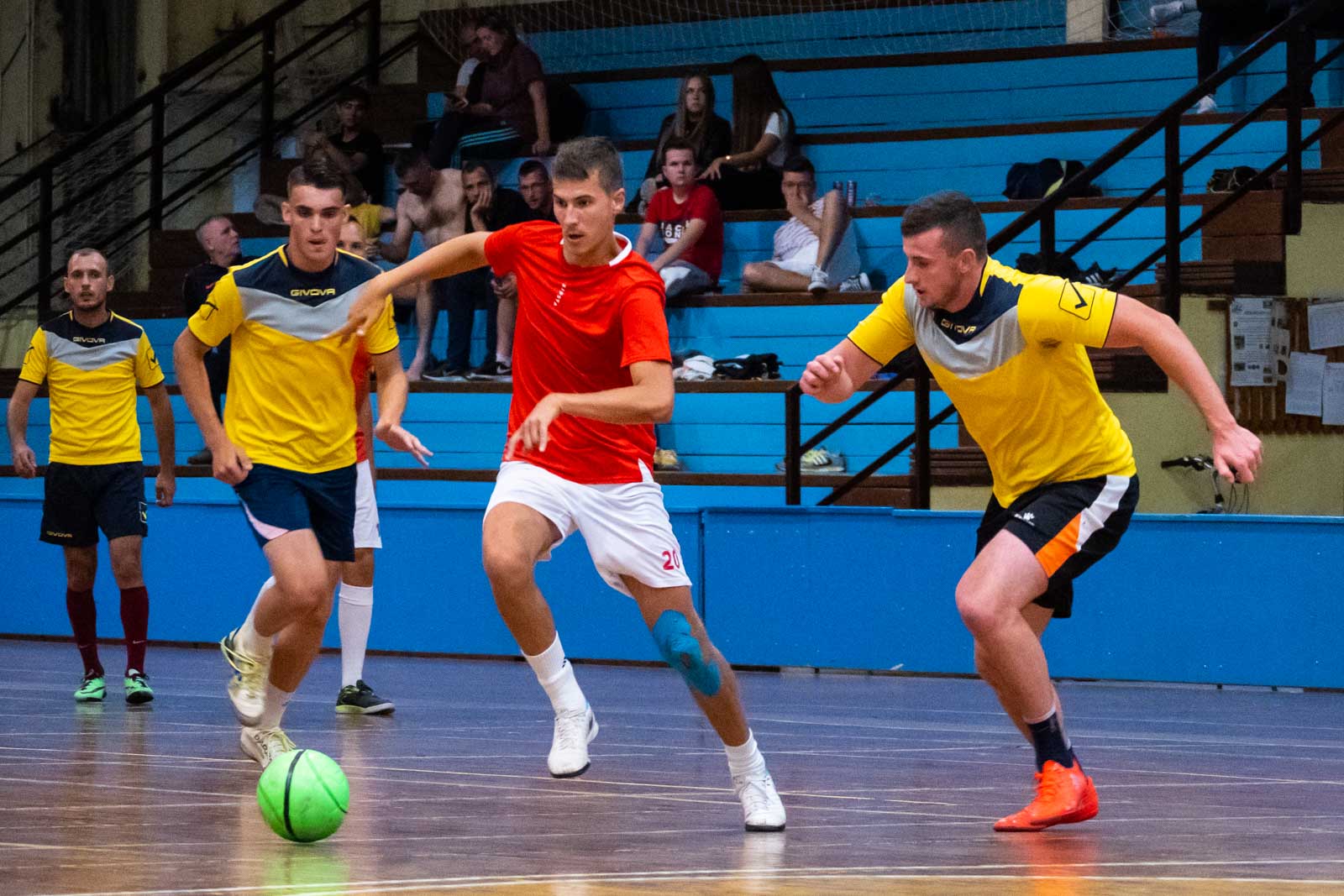 Rohony Márk (Andragória, pirosban), nyomában Pásztor Dáviddal (Liverpool) (Fotó: Babák Zoltán)