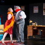 Márkus kisasszony (Tatár Bianka) és az Igazgató úr (Nádházy Péter) (Fotó: Babák Zoltán)