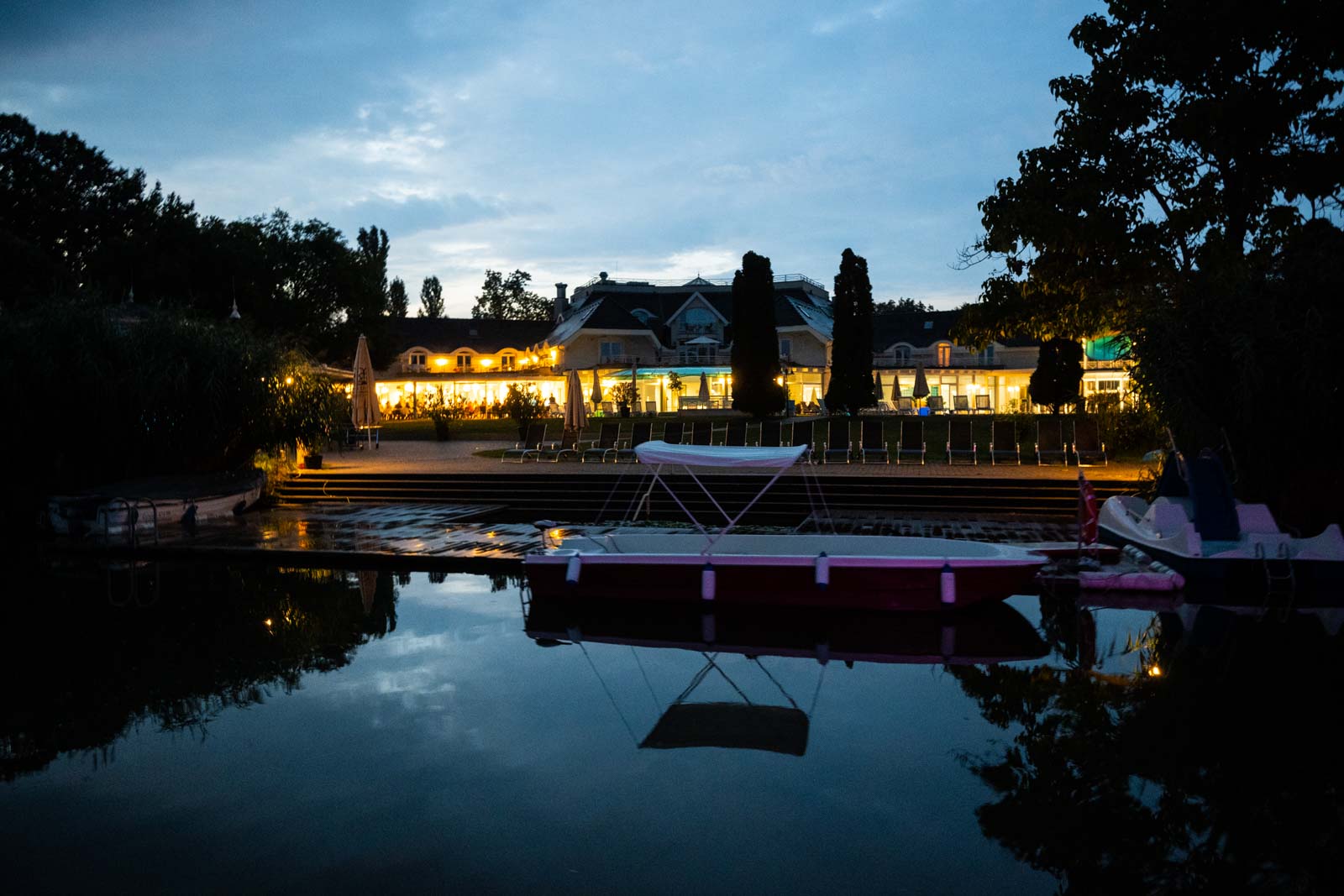 A Liget Wellness és Konferencia Hotel**** egy augusztus este (Fotó: Babák Zoltán)