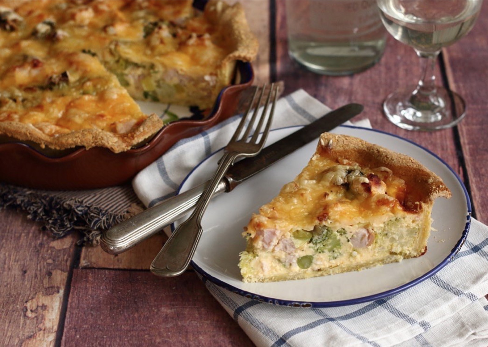 Brokkolis, pulykasonkás pite (Fotó: Gallicoop Instagram)