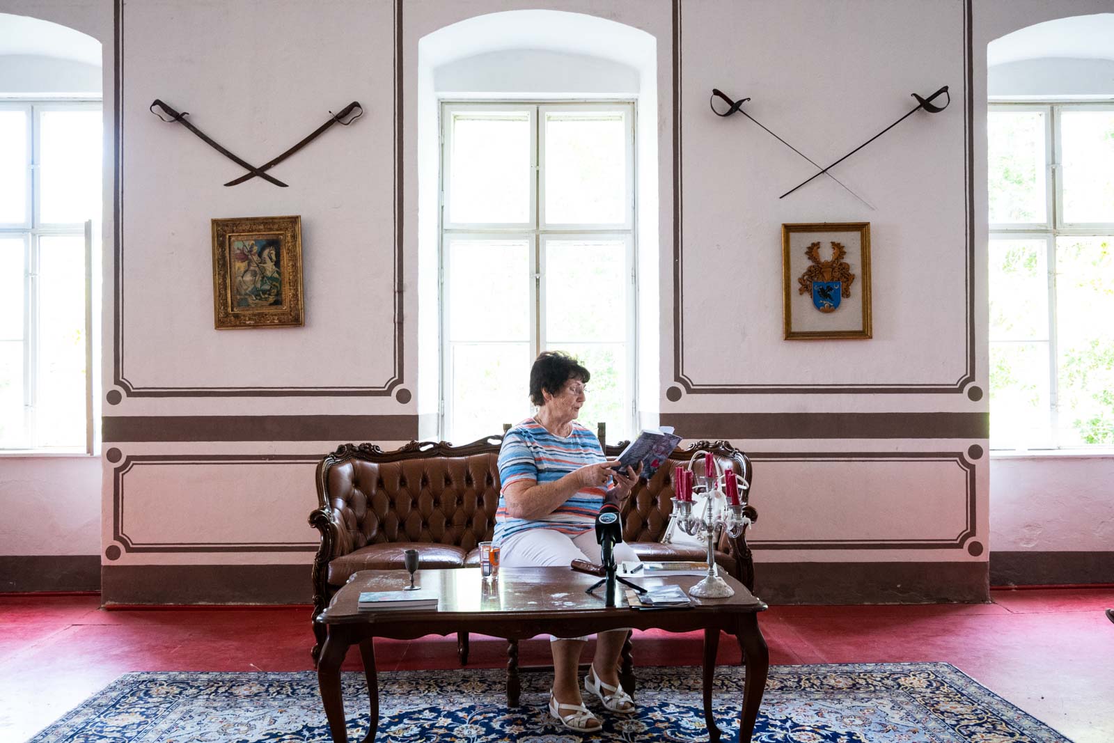 Feketéné Bencsik Julianna a Hunyadi-kastély nagytermében (Fotó: Babák Zoltán)