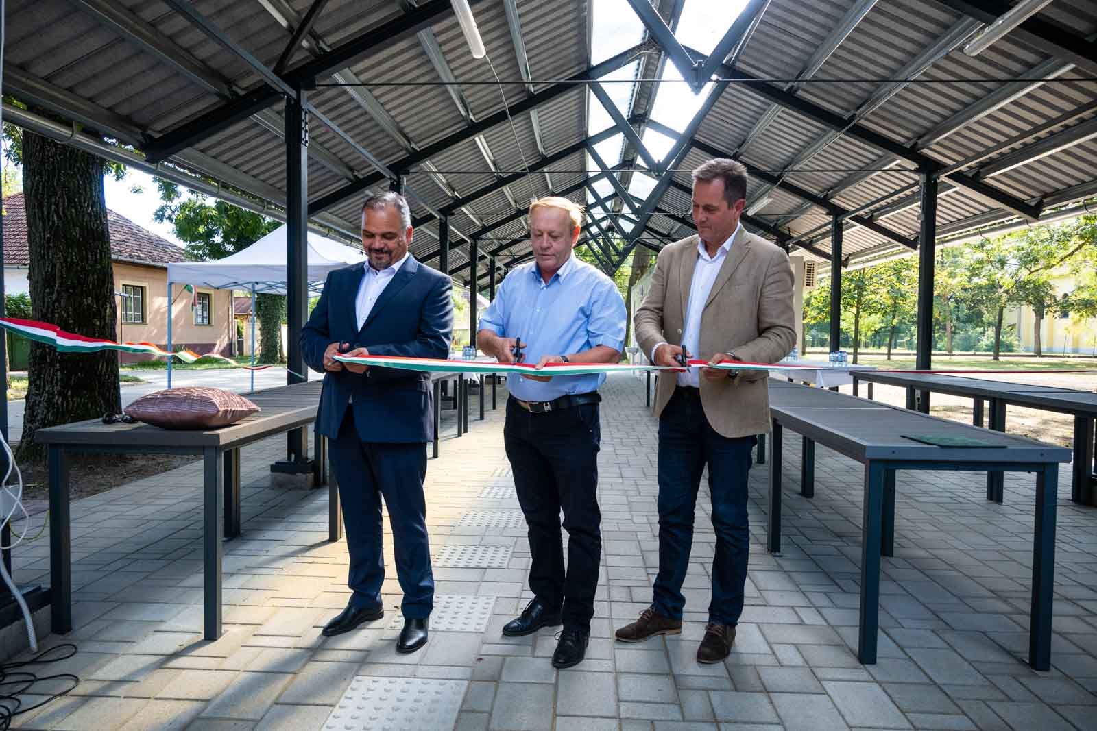 Zalai Mihály, a Békés Megyei Önkormányzat elnöke, Molnár József, Csabacsűd polgármestere és Dankó Béla, a térség országgyűlési képviselője (Fotó: Babák Zoltán)