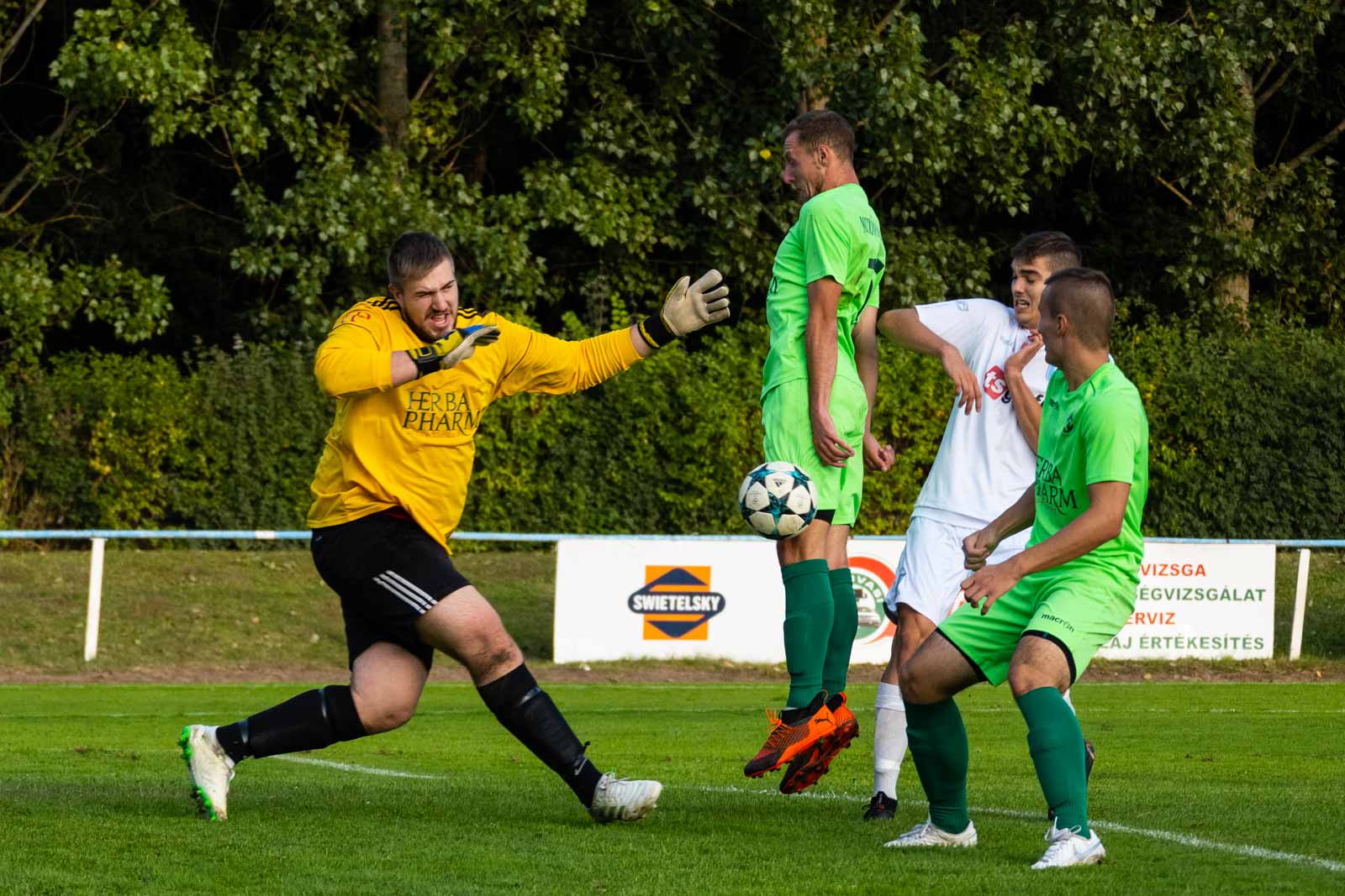Ebből a helyzetből még nem született gól (Fotó: Babák Zoltán)