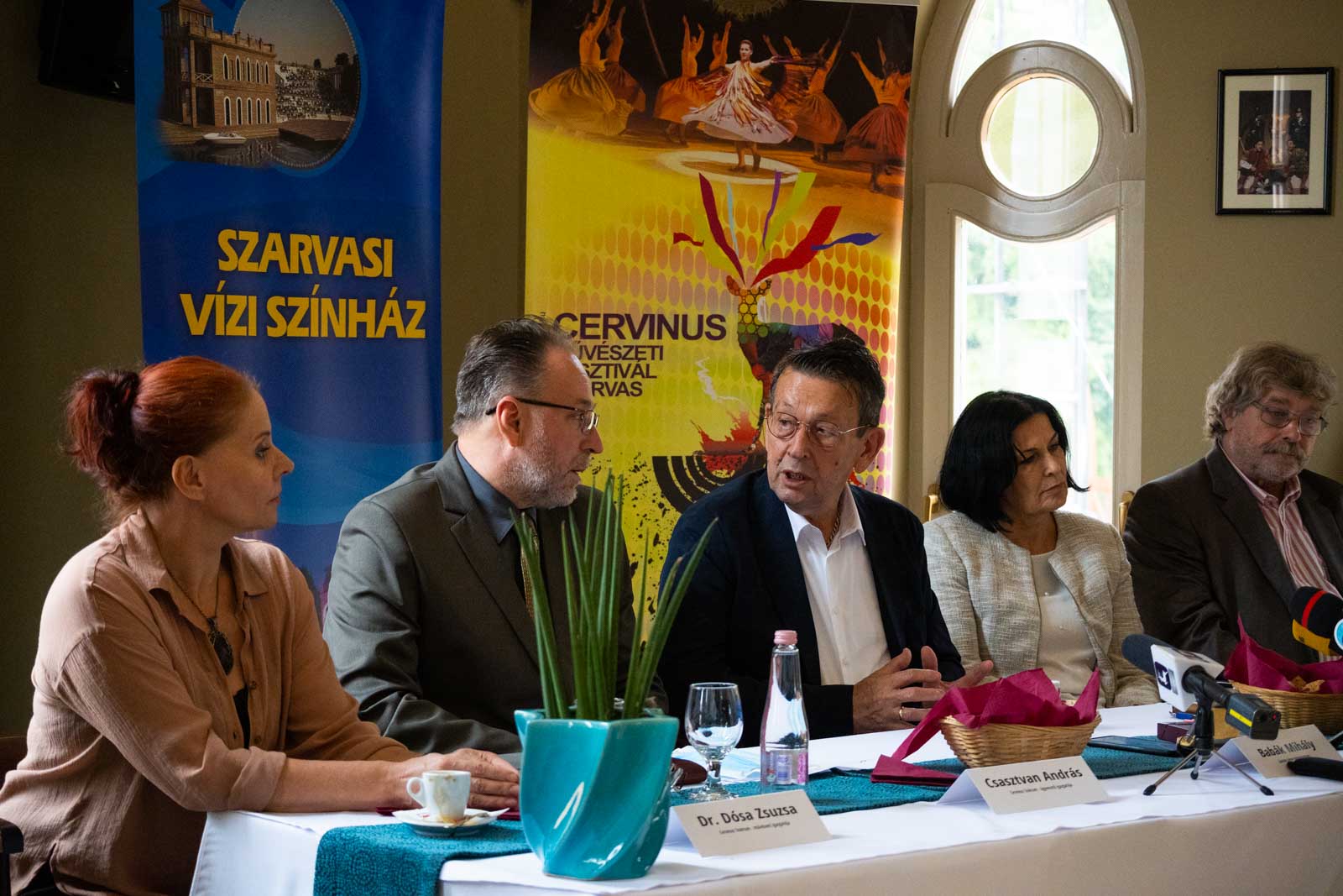 Dr. Dósa Zsuzsa, Fekete Péter, Babák Mihály, dr. Szabó Károlyné és Seregi Zoltán (Fotó: Babák Zoltán)