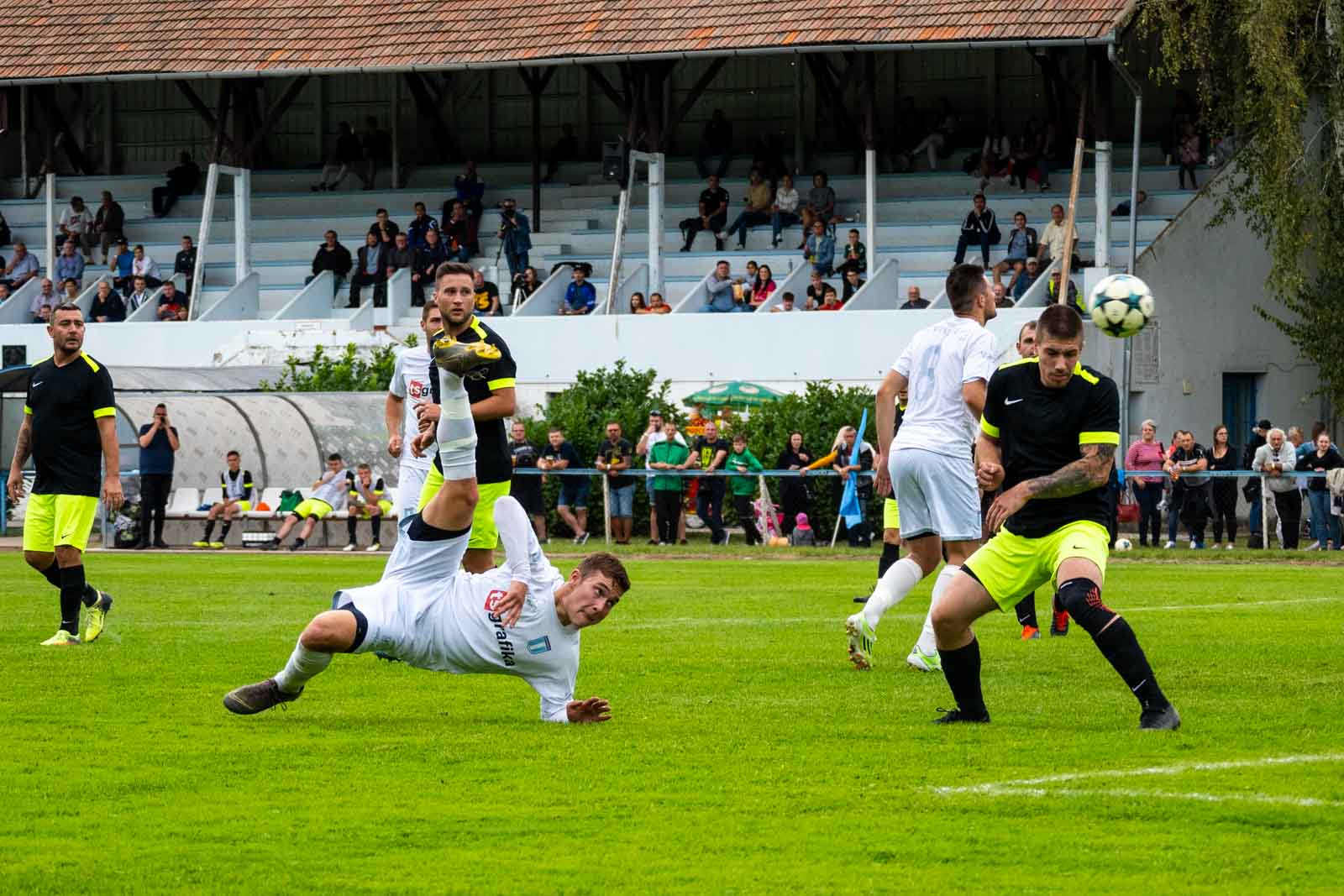 Kriska Norbert ollózása nem ért gólt (Fotó: Babák Zoltán)