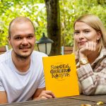 Fabó Gergő és Székely Alexandra könyvükkel, Szeged gasztró könyvével (Fotó: Babák Zoltán)