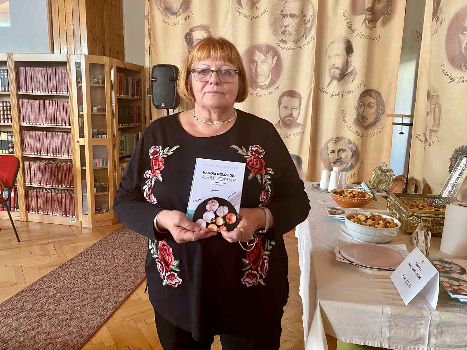 Medvegyné Skorka Anna és Három nemzedék alföldi konyhája című könyve (Fotó: S-L.I.)
