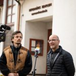 Czerjak Attila, a református gyülekezet gondnoka és Tóth Zoltán gyülekezeti tag (Fotó: Babák Zoltán)