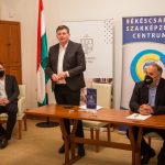 A BSZC és a Gál Ferenc Főiskola között együttműködési megállapodást írtak alá. A képen Varga Tamás alpolgármester, Bíró Gyula képzésfejlesztési igazgató és Mucsi Balázs igazgató (Fotó Bencsik Ádám / Békés Megyei Hírlap)