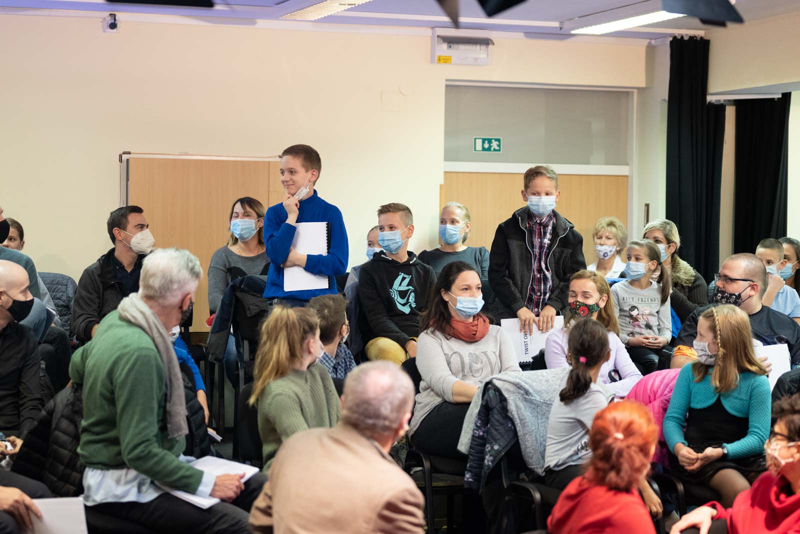 Kék pulóverben Szemenyei Kevin, maszkban Laurinyecz Szilveszter (Fotó: Babák Zoltán)