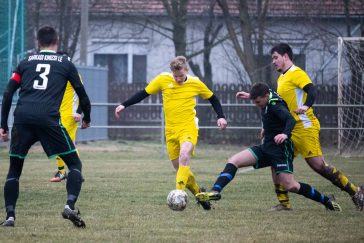 Sándor Janika (középen)