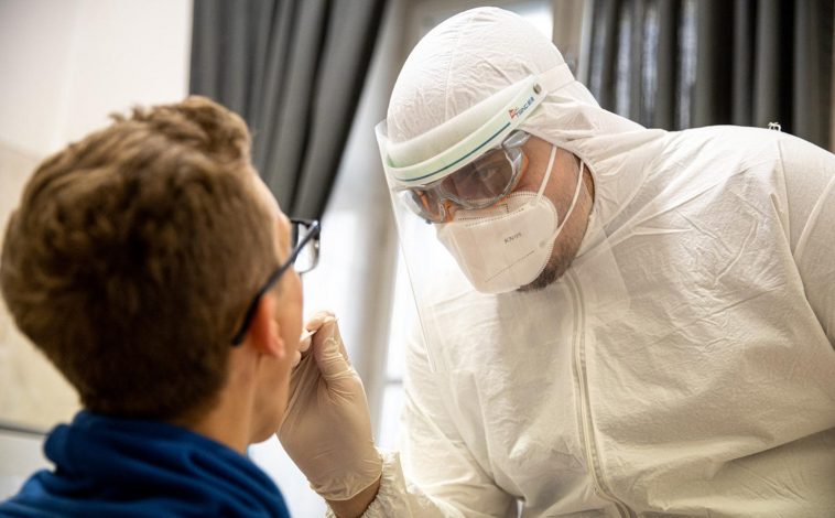 Bódis Bendegúz mintát vesz