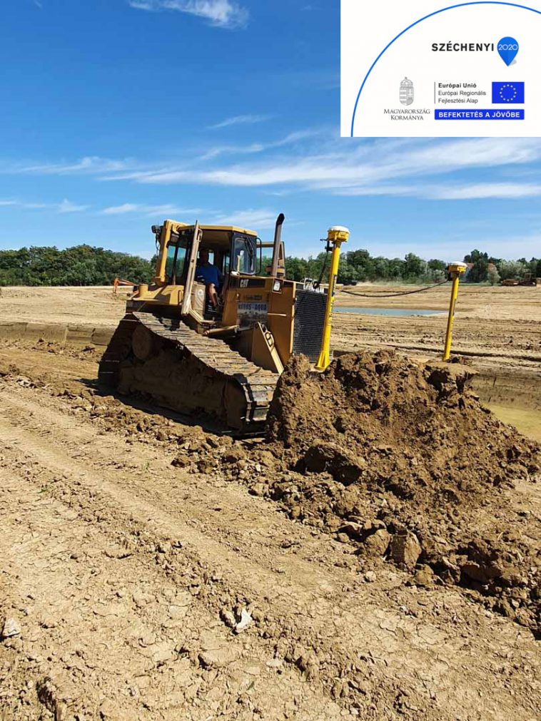 A tolólap magasságának az állítása műholdak segítségével történik.