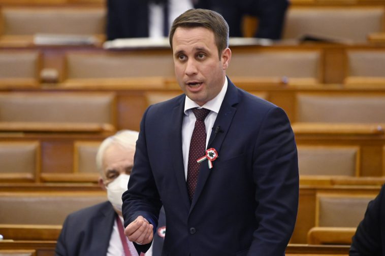 Dömötör Csaba az Országgyűlés plenáris ülésén