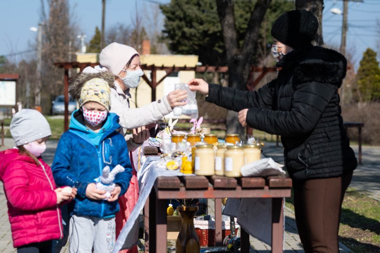 Kézműves portékák vására a békésszentandrási piacon