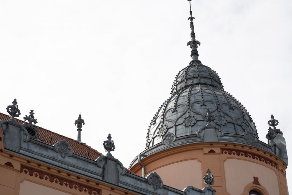 A Tóth József Színház díszműbádogozott kupolája