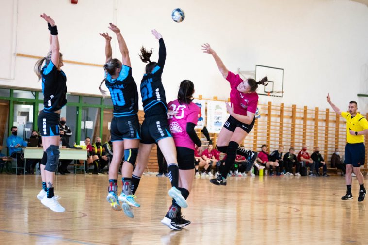 Majoros Flóra és a blokk (Fotó: Babák Zoltán)