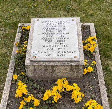 József Attila és családja sírja a Fiumei úti sírkertben (Fotó: Menna Omar)