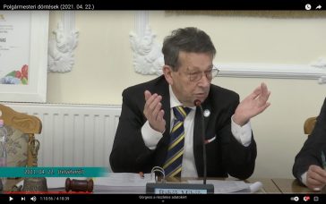 Babák Mihály polgármester a 2021. április 22-i polgármesteri döntések felvételén