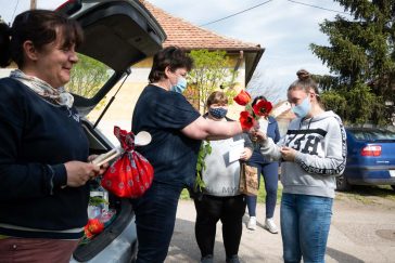 Brusznyiczki Anitát ballagtatják a szentandrásiak