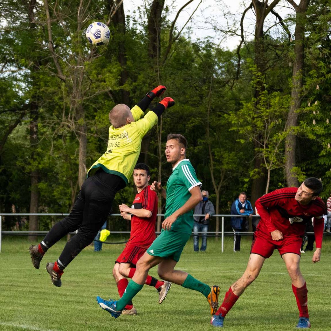 Juhász Zoltán kapus ezzel a Superman-figurával alaposan megtévesztette Endrefalvit