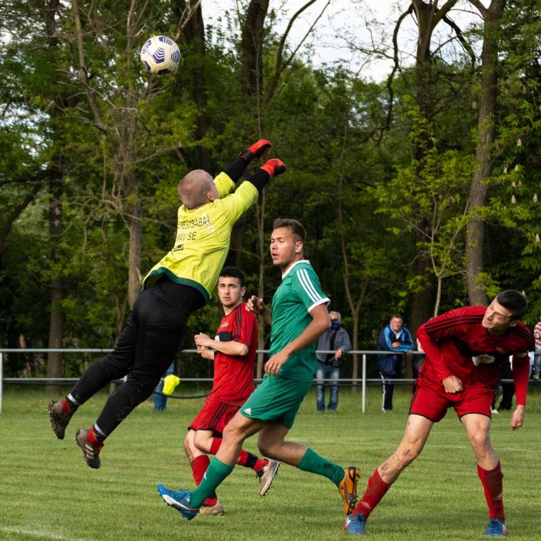 Juhász Zoltán kapus ezzel a Superman-figurával alaposan megtévesztette Endrefalvit