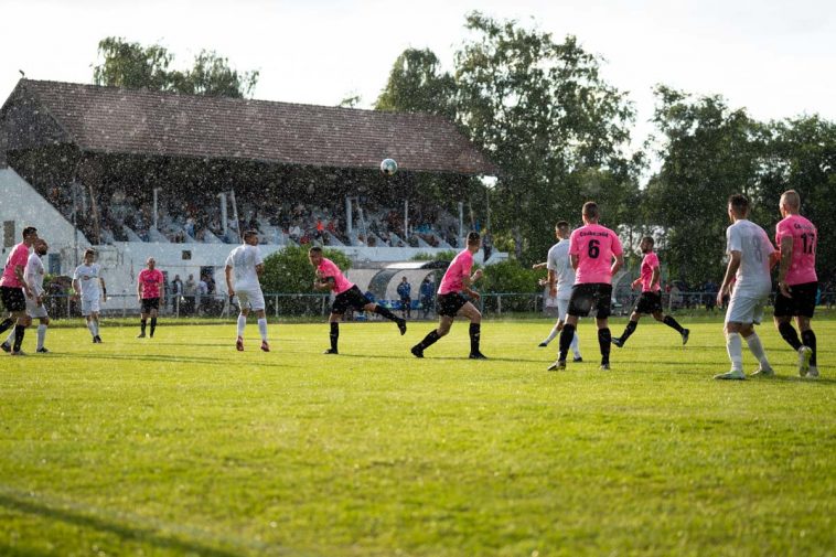 Heves zápor tarkította a második félidőt