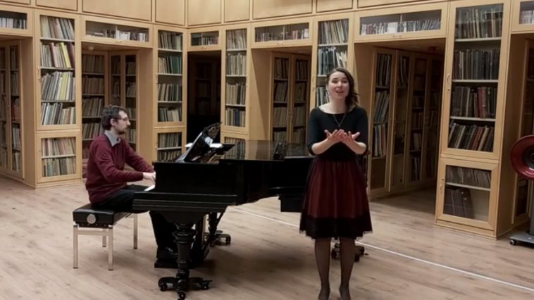 Tatai Nóra a versenydarabjában (Forrás: Youtube)