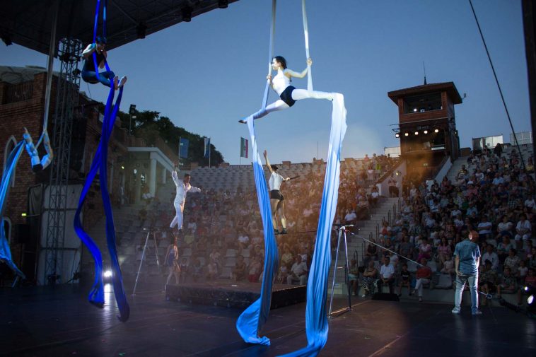 Artisták a Szarvasi Vízi Színházban