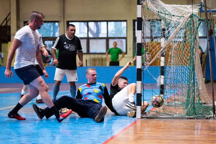 Ezt gólt a játékvezető a kapus akadályoztatása miatt nem adta meg a játékvezető a farmereknek a huligánok ellen